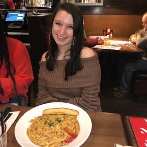 Meet your Posher, Alexis